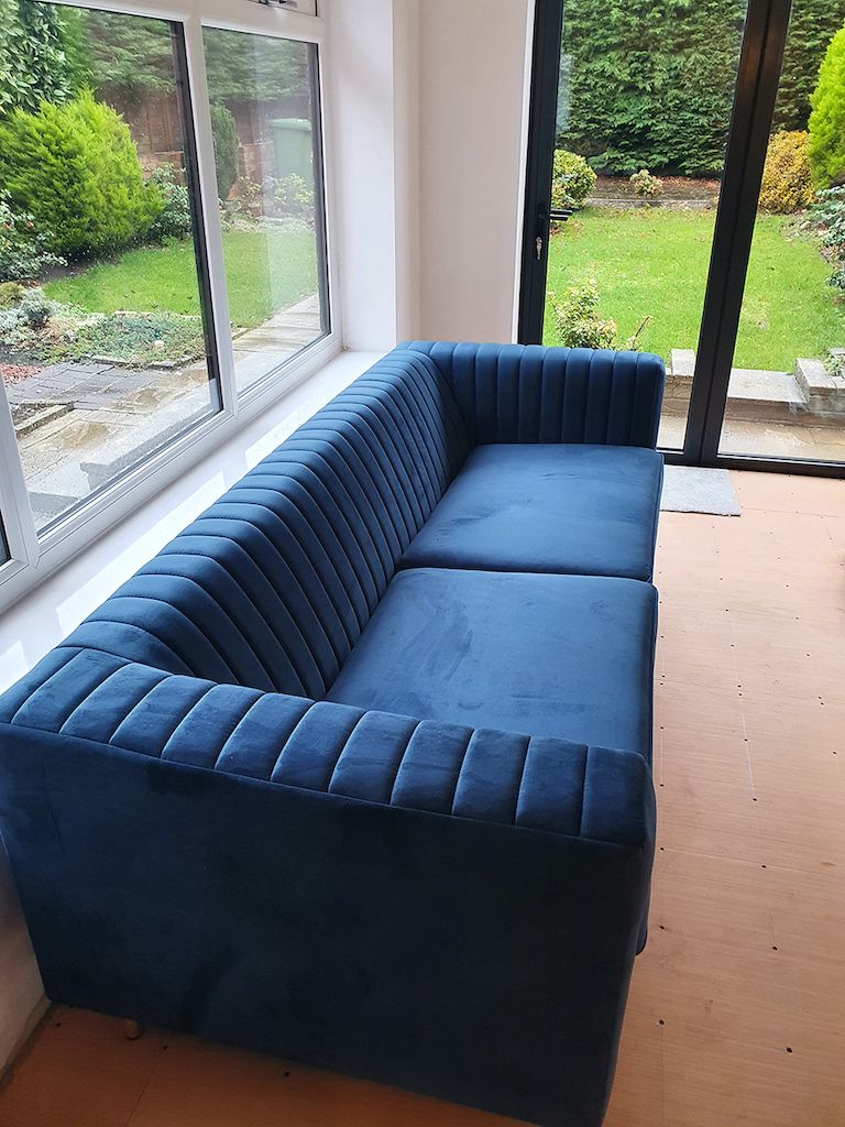 Niebieska sofa trzyosobowa Slender od Dany