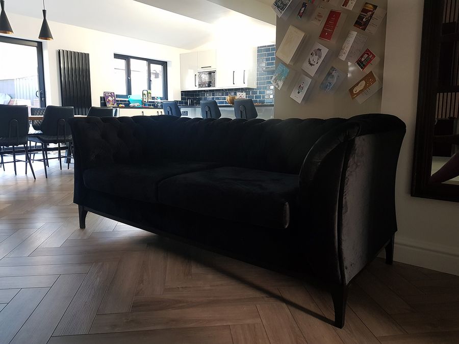 Schwarzes Zweisitzer-Sofa Chesterfield Modern Wood 