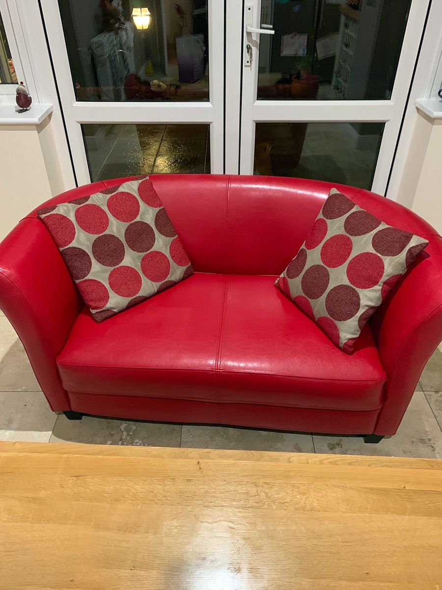 Czerwona sofa ze skóry eko Hobby