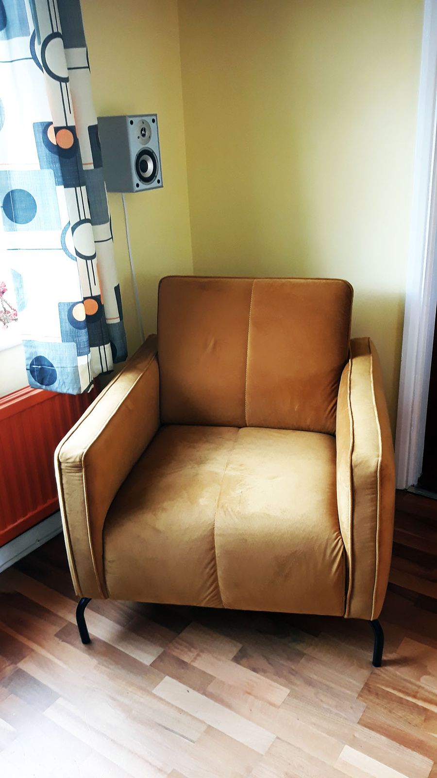 Rea 3-seater sofa and Opus armchair by Hannah	Dreisitzer-Sofa Rea und Opus-Sessel von Hannah 1