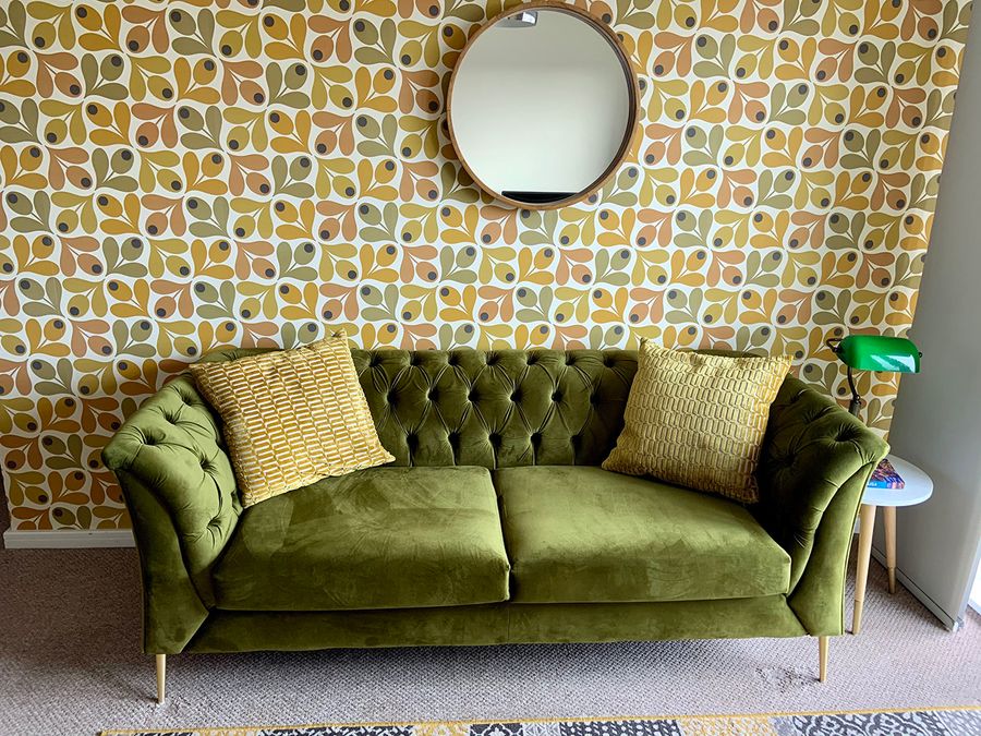Zielona sofa Chesterfield Modern od Colina