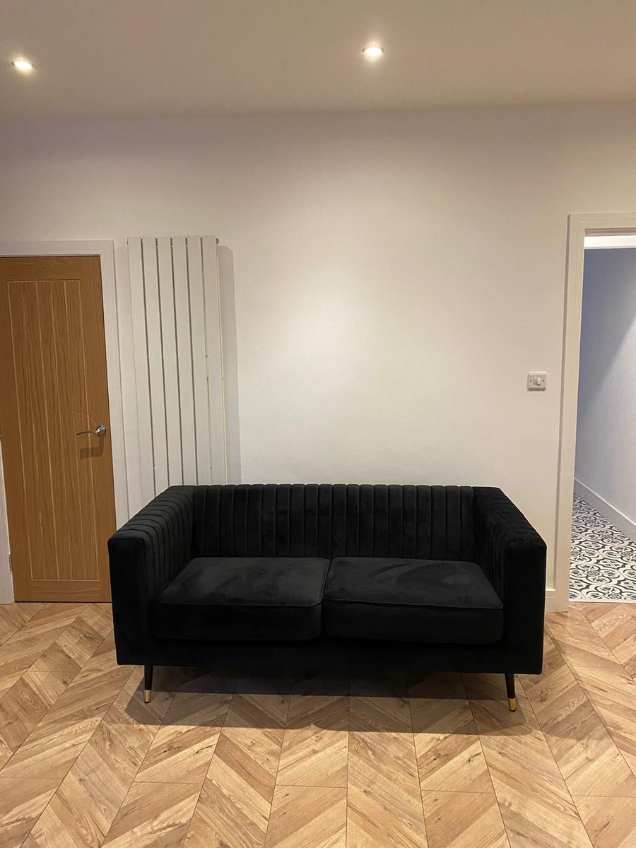 Czarna sofa Slender od Jordana