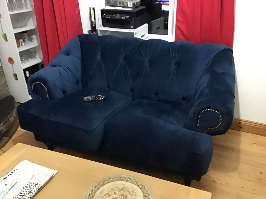 Sofa bleu foncé Soho proposé par Anne