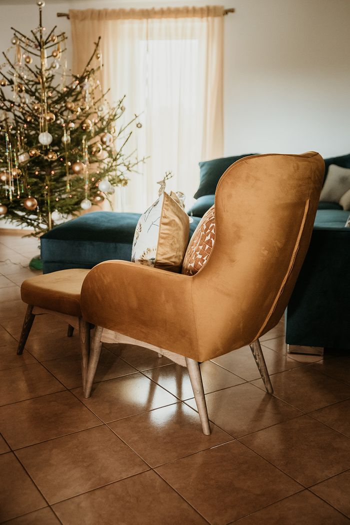 Fauteuil jaune avec repose-pied Hollis