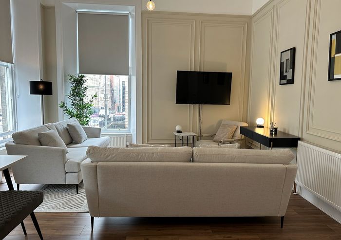 Content Sofa - Christy