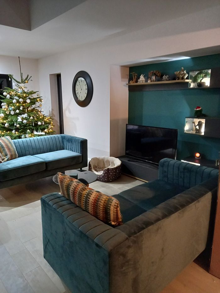 Slender Sofa - Victoria