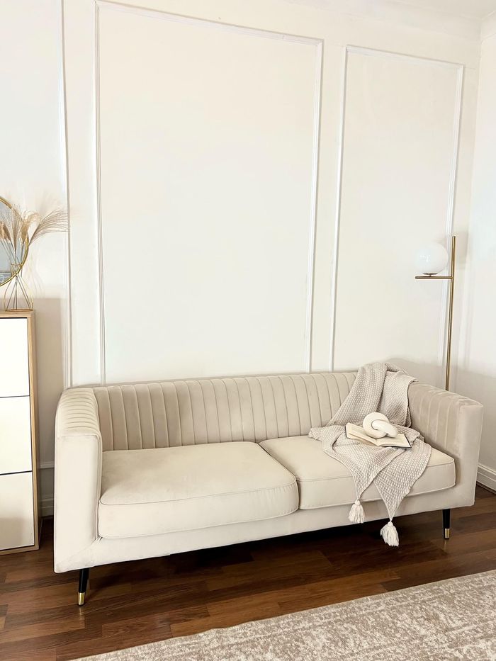 Slender Sofa - @beautybyroxc
