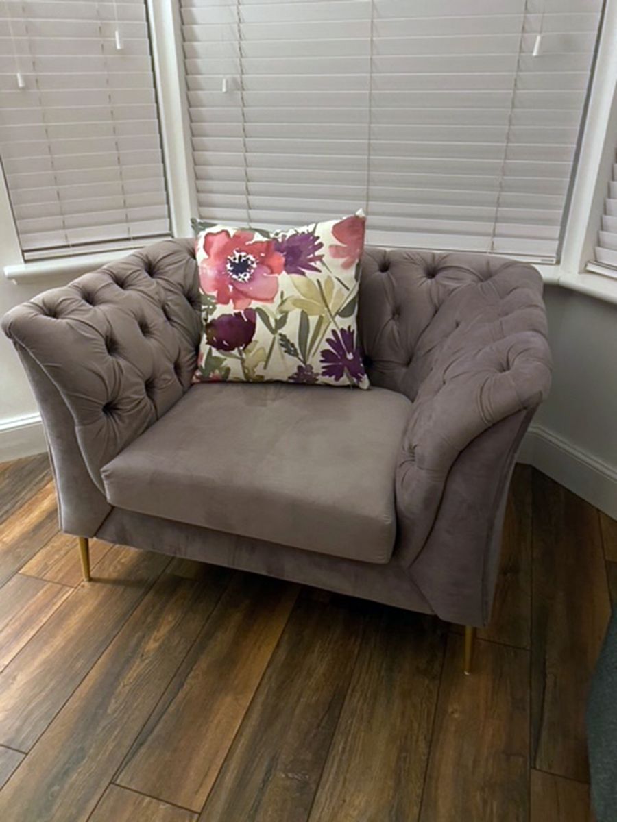 Grey quilted Chesterfield Modern armchair with golden legs