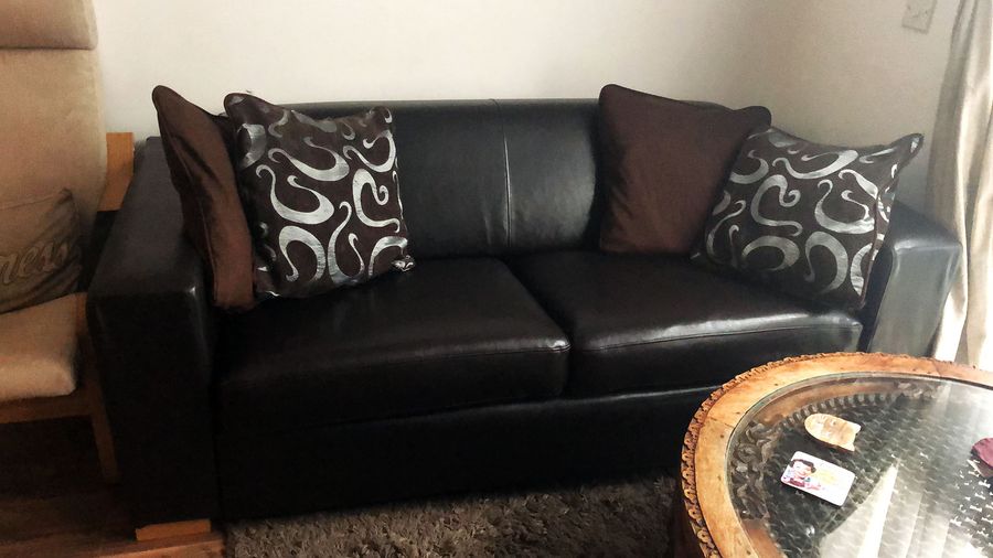 Czarna sofa Gem od Lisy