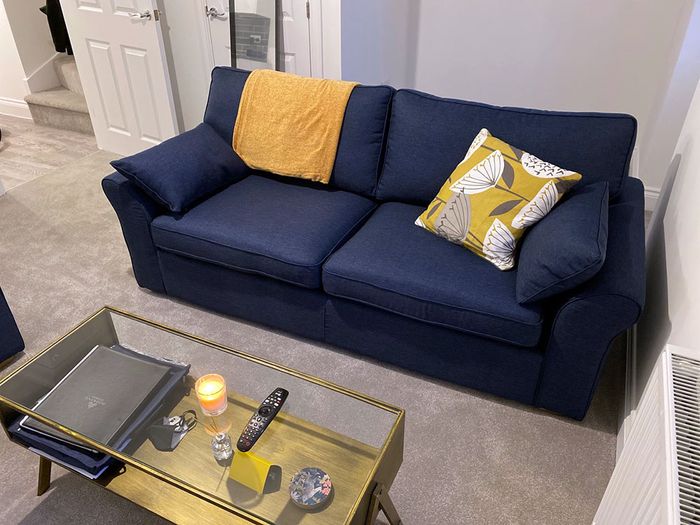 Le canapé et le fauteuil Icon bleu de Rodney 1