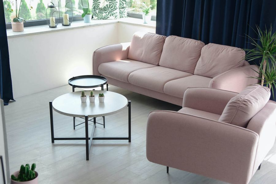 Dreisitzer-Sofa und Sessel Kilburn in rosa
