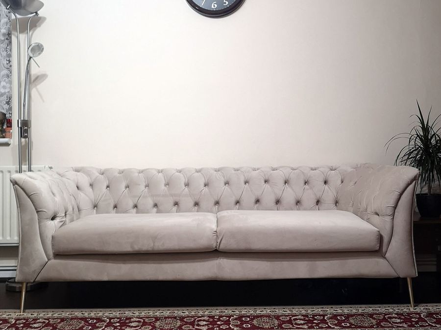 Sofa dwuosobowa Chesterfield Modern od Huque