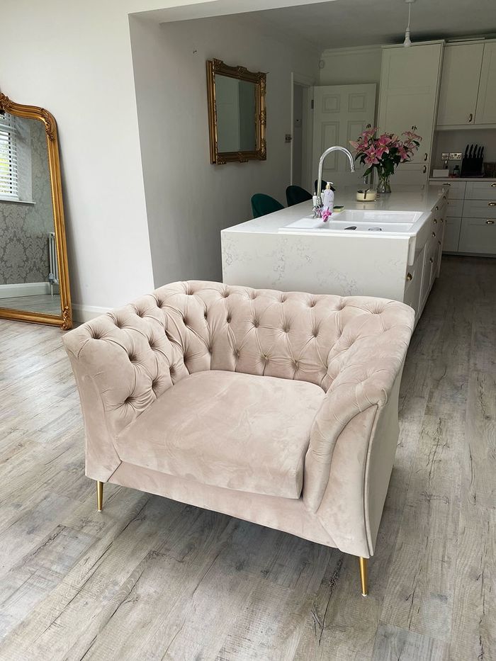 Chesterifeld Modern armchair by Lauren