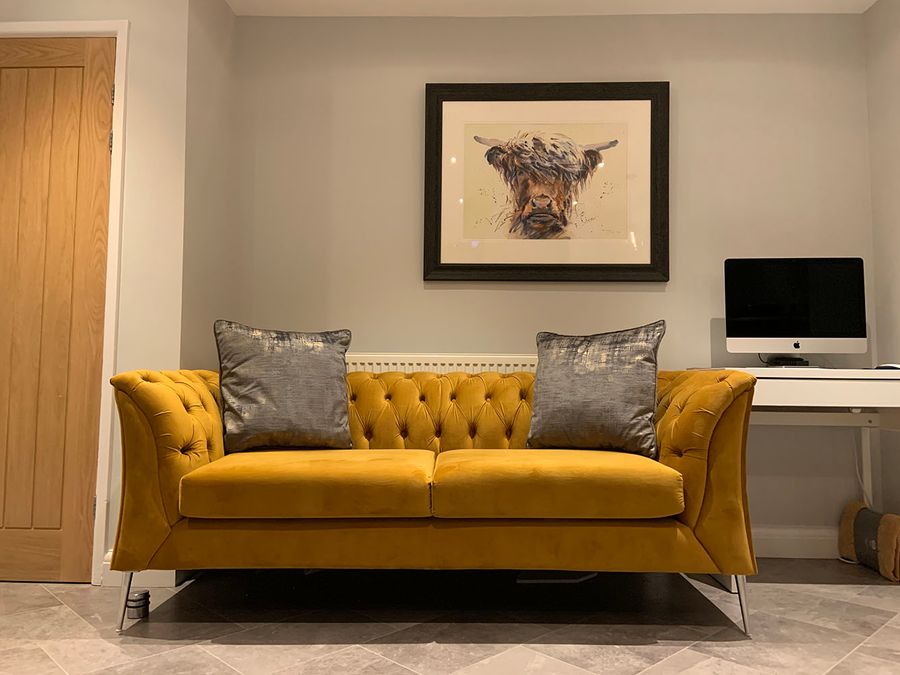 Gelbes Chesterfield Modern Sofa aus Esche