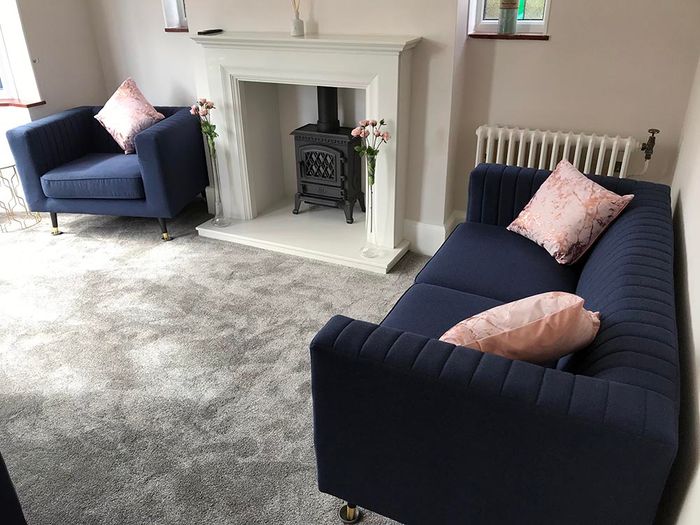 Sofa Chesterfield Modern od Suzanne