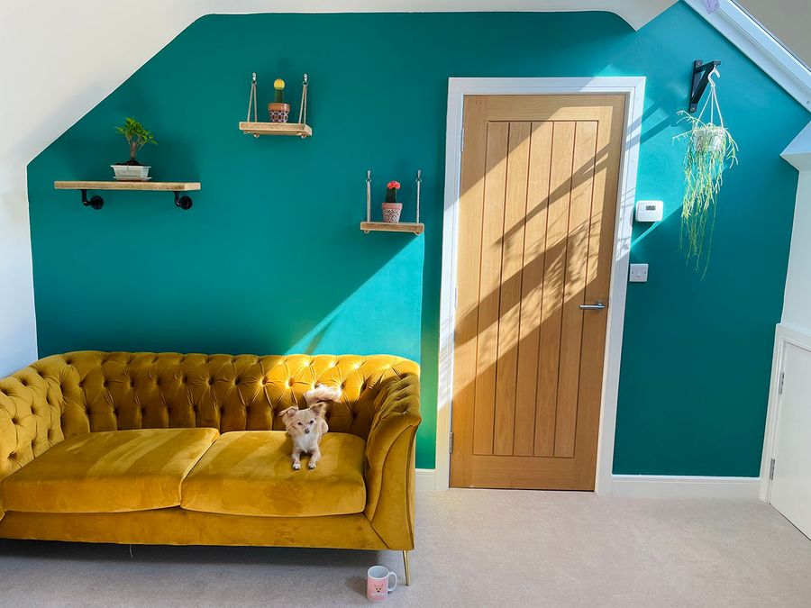 Żółta sofa Chesterfield Modern od Jenny