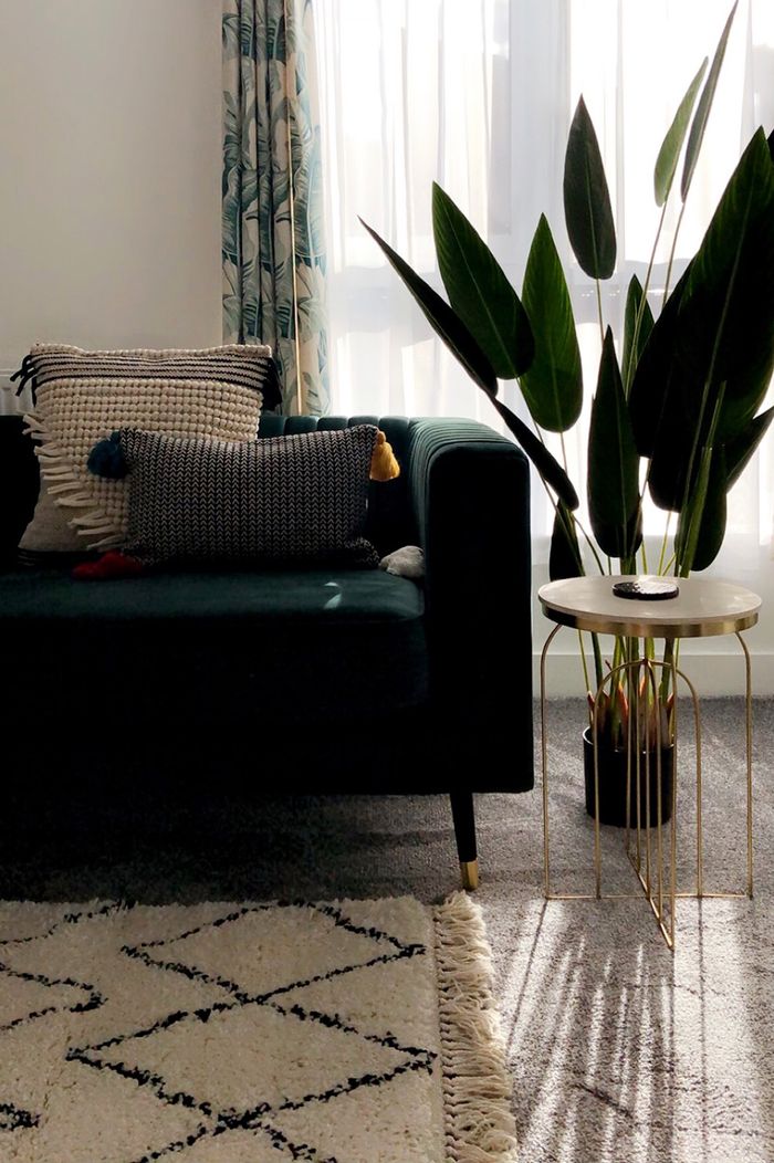 Slender Sofa - Amna