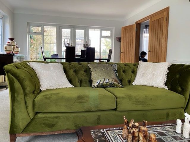  Sofa dwuosobowa Chesterfield Modern Wood od Ghanzala