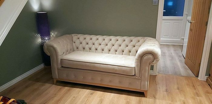 Beige Chesterfield Grand Sofa von Ellie