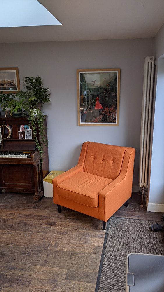 Pomarańczowy fotel Tessa od Jennifer