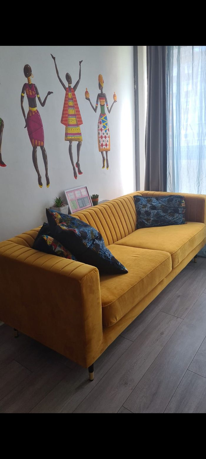 Slender 3-seater Sofa by Jamilia